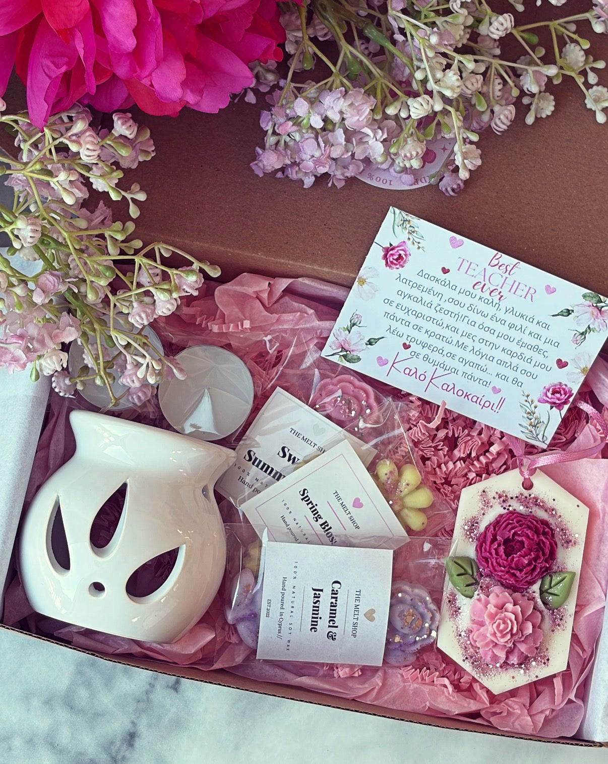 Gift Set |Burner + 3 set of wax melts 1 wardrobe freshener 💖
